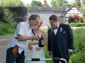 Schon mal Bilder gucken im Mai 2018 auf Burg Heimerzheim. Das Foto hat Lilian Werning gemacht.